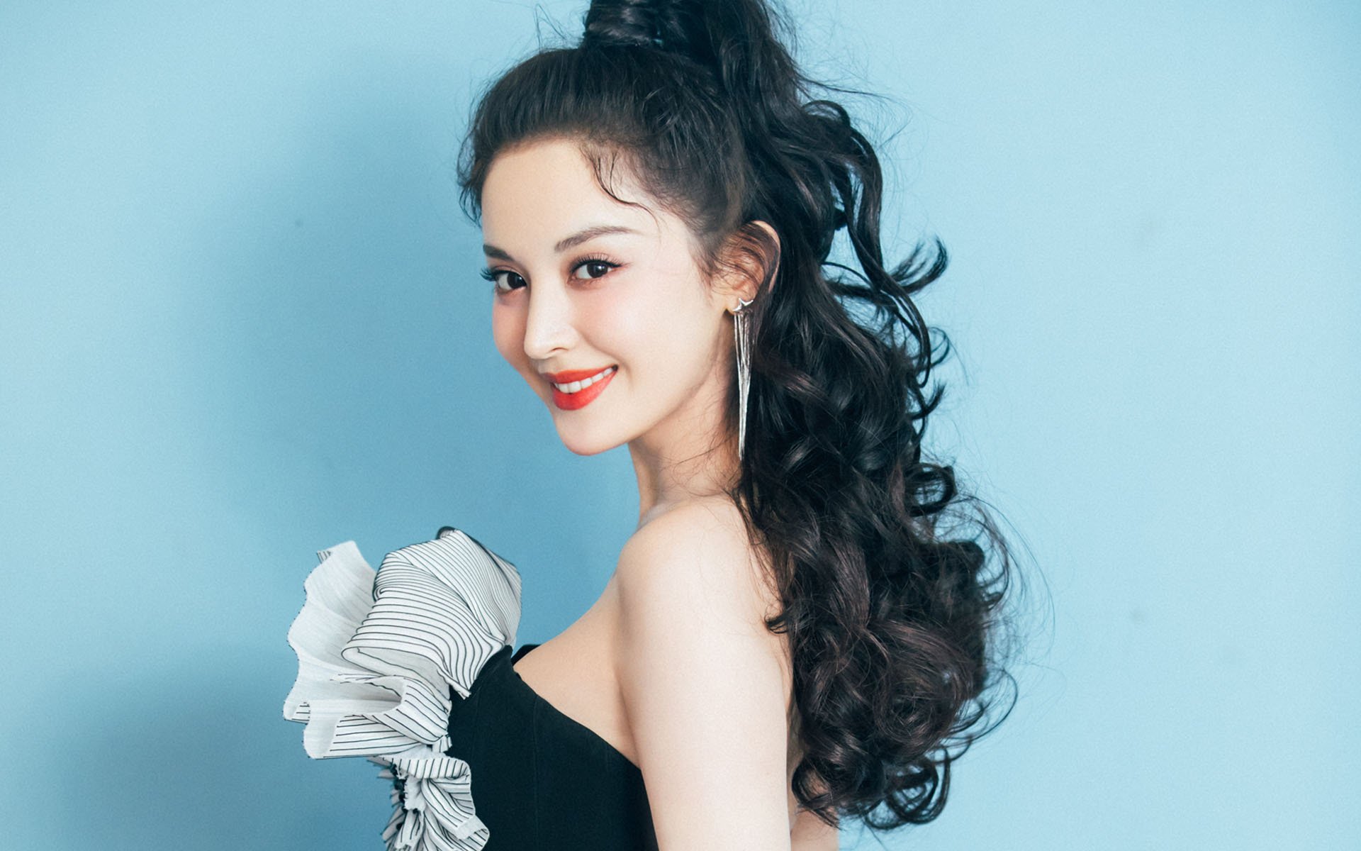 中国跳伞队刷新亚洲自由落体纪录，中国跳伞基地在哪里