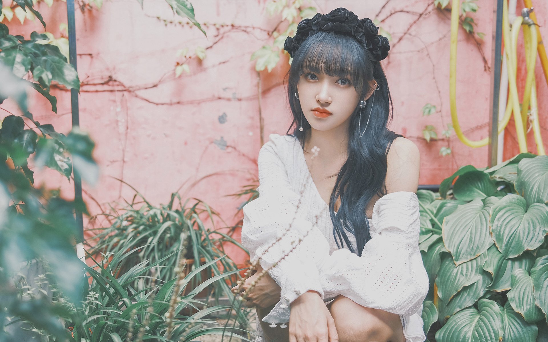 冠军队主场庆祝仪式盛大举行,球迷情绪高涨,球队主场冠军旗帜