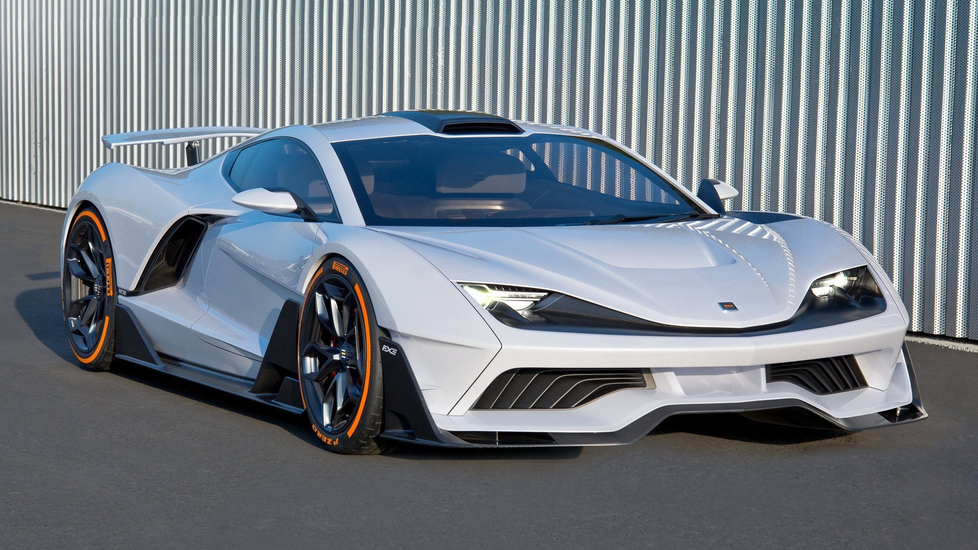 王楚钦指导青少年展现亲和一面,王 楚钦